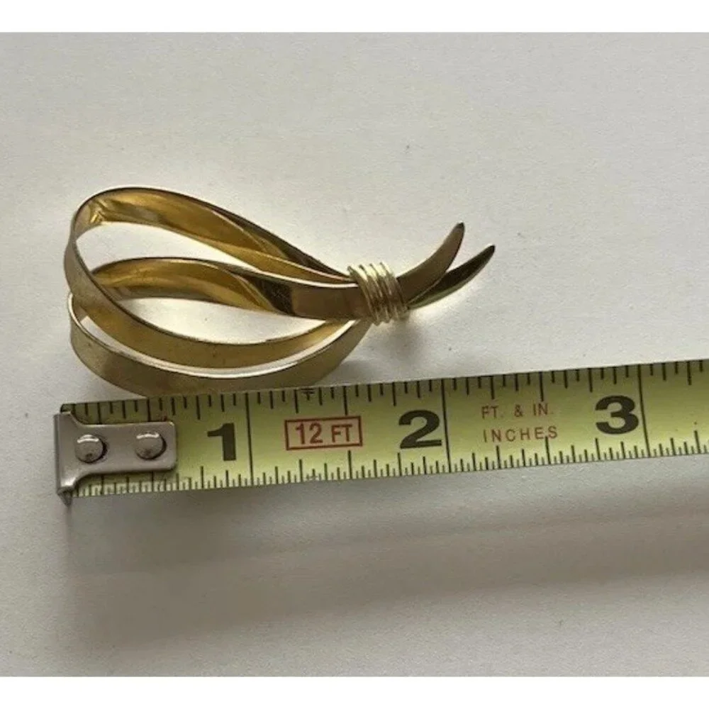 Vintage Gold Twisted Rope Duab Bow Brooch Pin Women’s Gold Tone Lightweight 80’s